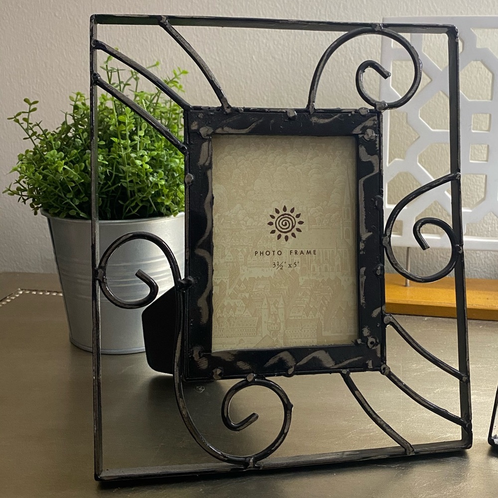 Metal Picture Frame W/ Abstract Design